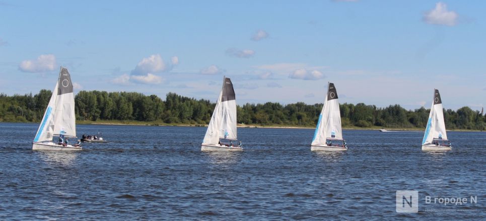 75 яхт и более 500 сапов вышли на Волгу в Нижнем Новгороде в День города - фото 95