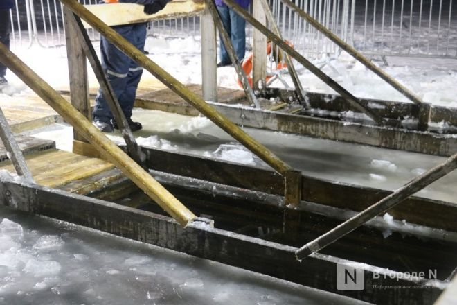 Мороз по коже: фоторепортаж с крещенских купаний в Нижнем Новгороде - фото 8