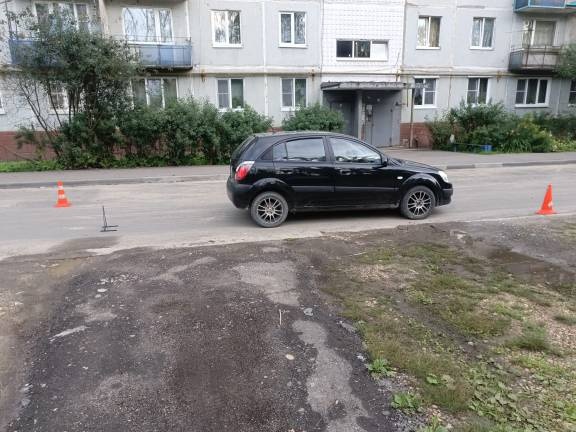 Иномарка сбила ребенка во дворе в Нижнем Новгороде - фото 1