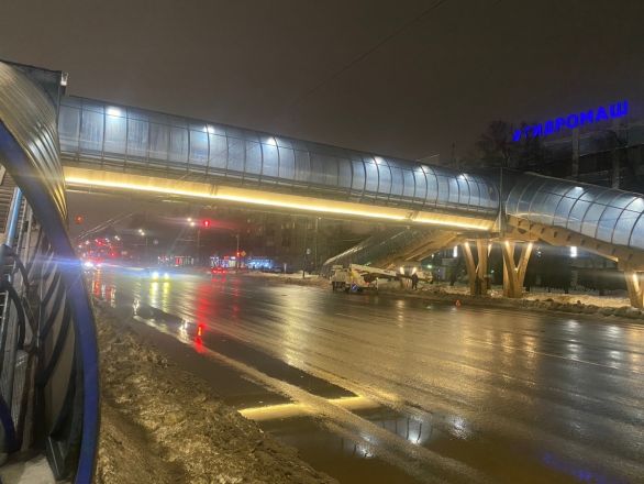 Подсветка появилась на двух надземных переходах в Советском районе - фото 1