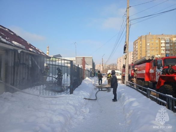 Опубликованы фото и видео с места пожара на рынке в Кстове - фото 3
