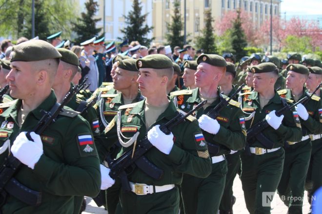 Без парада и салюта: как прошел День Победы в Нижнем Новгороде — фоторепортаж - фото 27