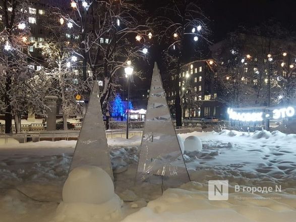 Светящиеся качели установили на площади Горького - фото 5