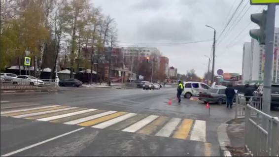 Водитель и пассажирка пострадали при столкновении двух авто в Кстове - фото 1