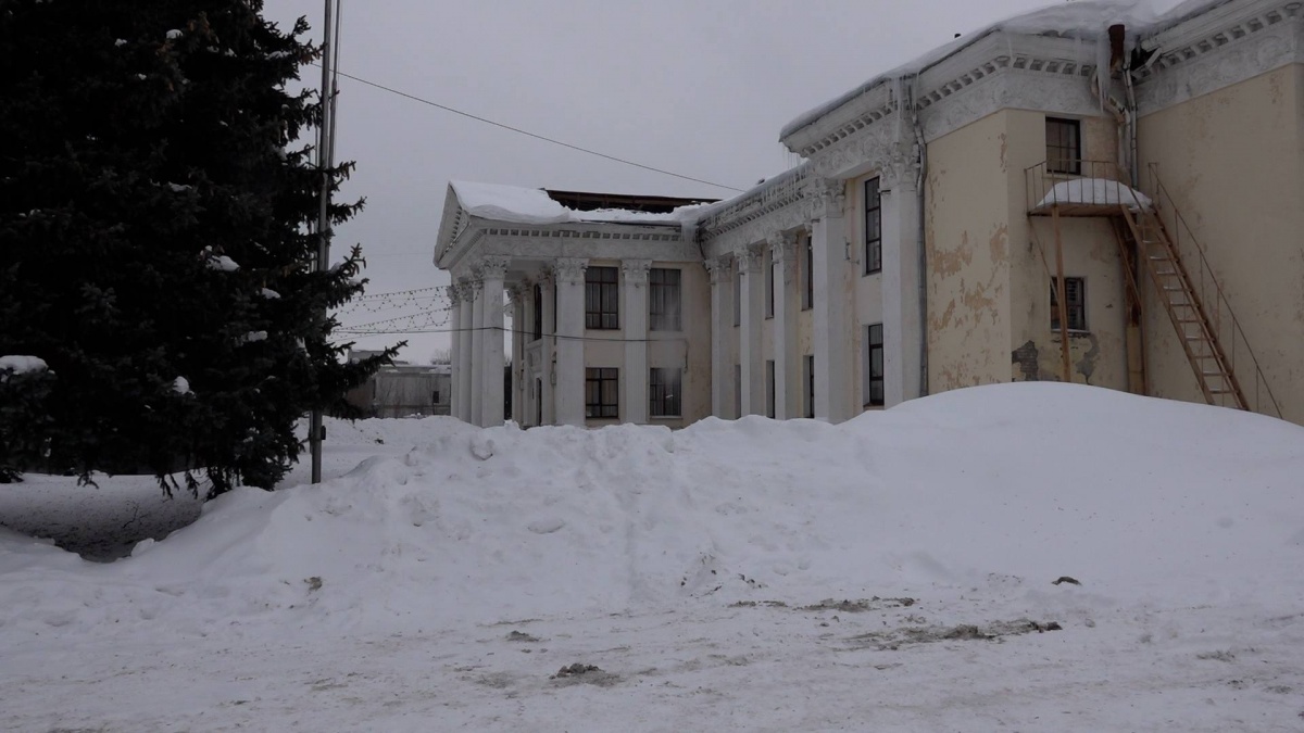 Крыша обрушилась во Дворце культуры в Нижегородской области - фото 1