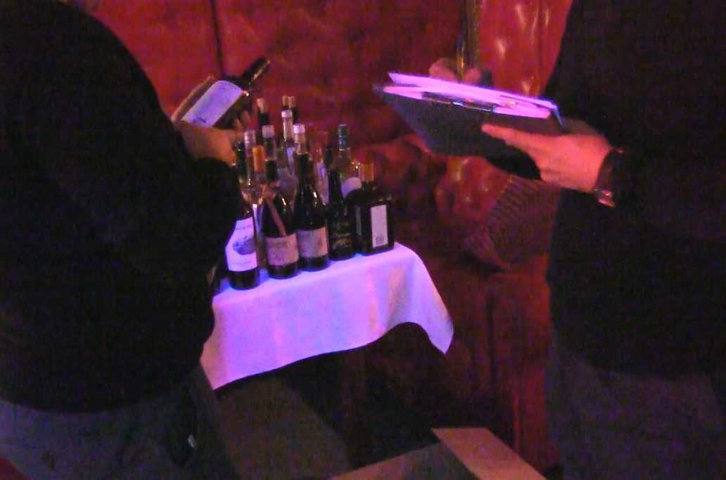 Почти 30 литров незаконного алкоголя изъяли в кафе на Большой Покровской - фото 1