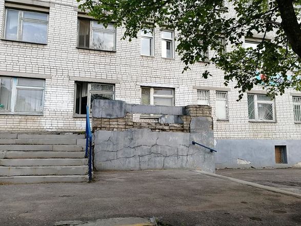 Нижегородцы жалуются на ужасное состояние поликлиники в Автозаводском районе - фото 1