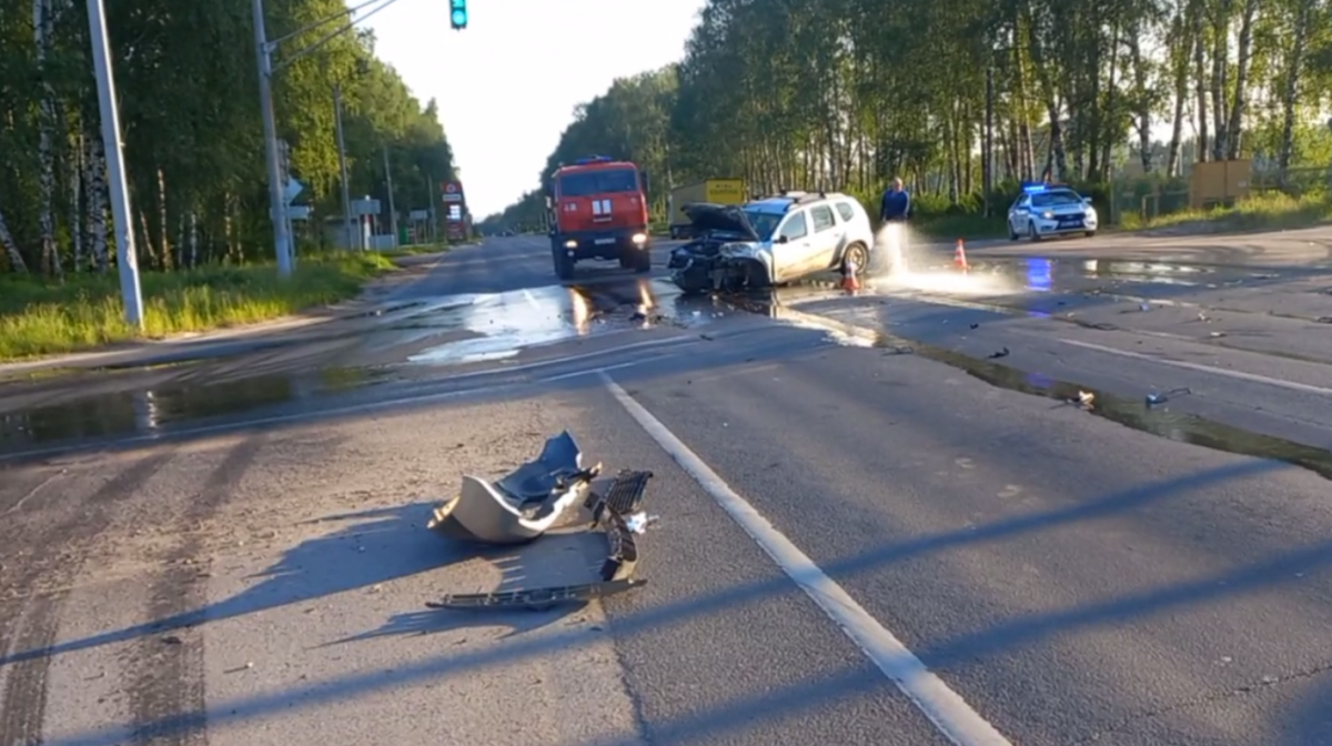 Два человека пострадали в ДТП с легковушками на Бору - фото 1