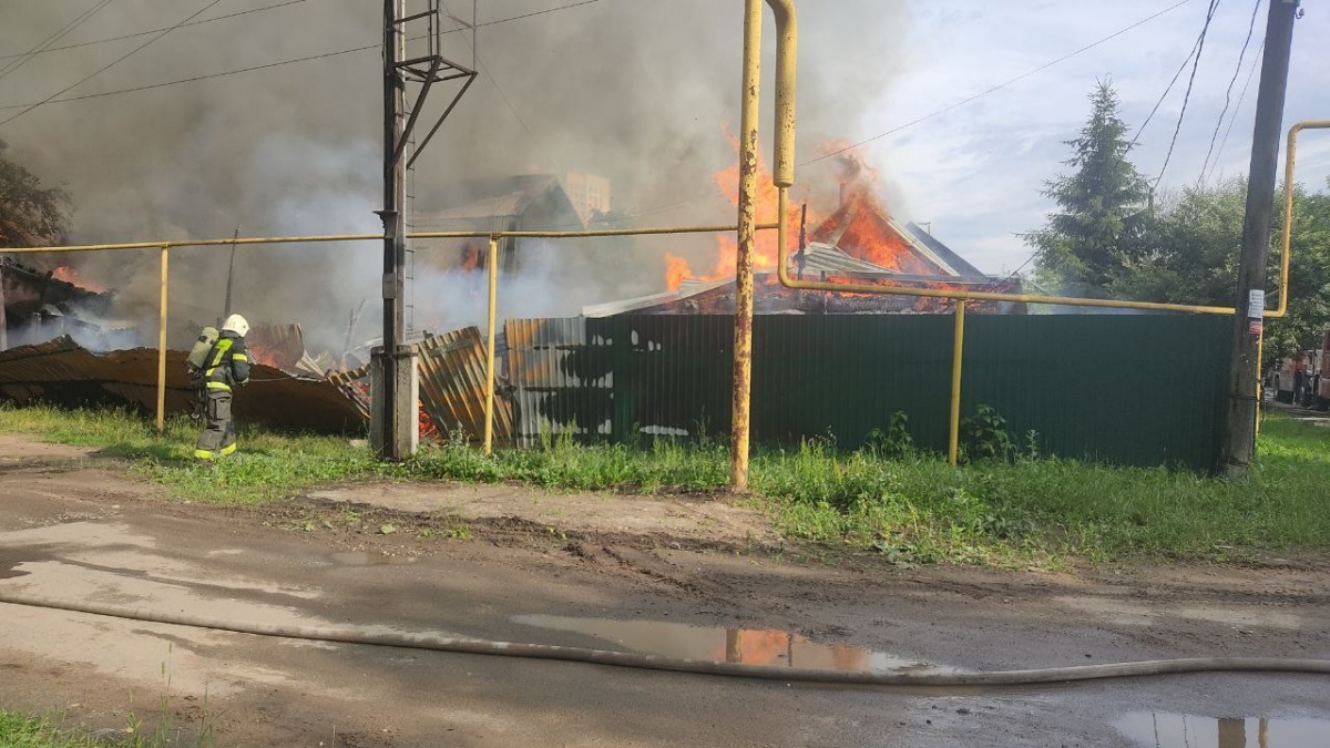 Появились первые подробности мощного пожара в районе Сормовского шоссе - фото 1