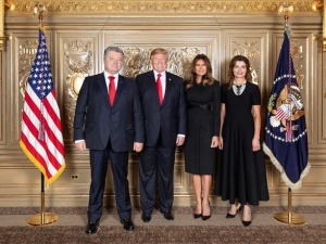 Одинаковые костюмы Трампа и Порошенко насмешили пользователей соцсети