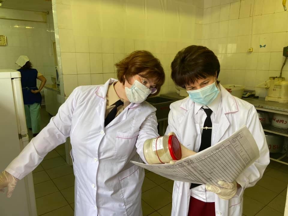 Восемь сотрудников нижегородских пищеблоков отстранены от работы из-за кишечных инфекций - фото 1